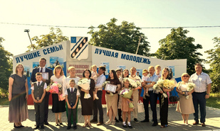 СЕМЬЯ – ГЛАВНАЯ ЦЕННОСТЬ  ДЛЯ КАЖДОГО ЧЕЛОВЕКА