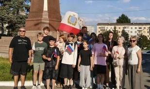 ГОРДИМСЯ И ЖЕЛАЕМ УСПЕХА: ШКОЛЬНИКИ ИЗ САРАТОВСКОЙ ОБЛАСТИ ЕДУТ ПОКОРЯТЬ ВОРОБЬЁВЫ ГОРЫ
